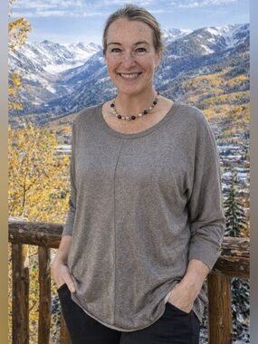 360 SWEATER SILVERY GRAY LIGHTWEIGHT KNIT TOP CREW NECK 3/4 SLEEVE MEDIUM